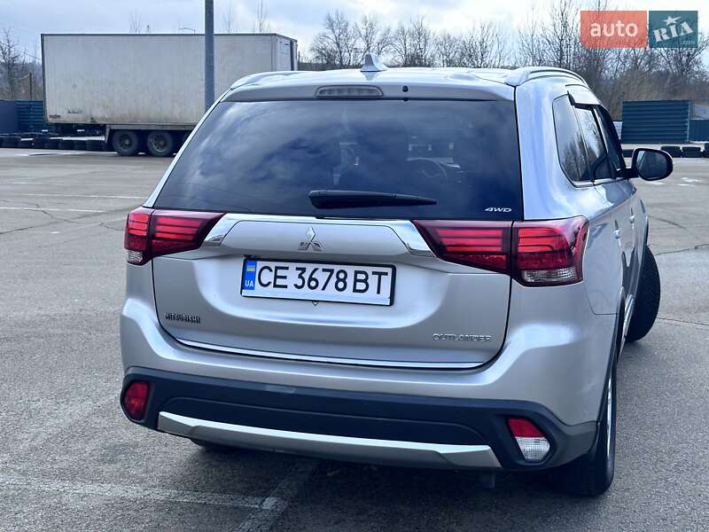 Внедорожник / Кроссовер Mitsubishi Outlander 2018 в Киеве