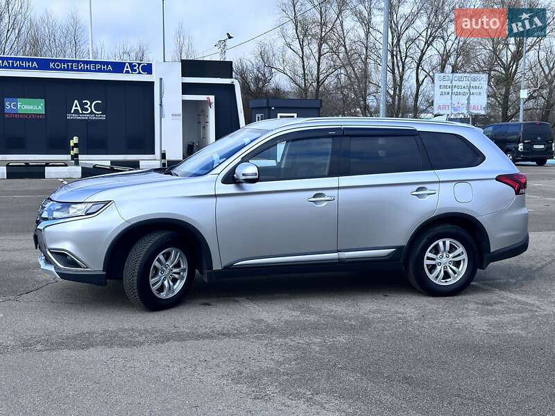 Внедорожник / Кроссовер Mitsubishi Outlander 2018 в Киеве