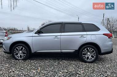 Позашляховик / Кросовер Mitsubishi Outlander 2016 в 