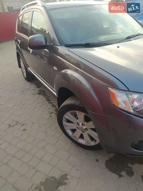 Внедорожник / Кроссовер Mitsubishi Outlander 2008 в Каменке-Бугской