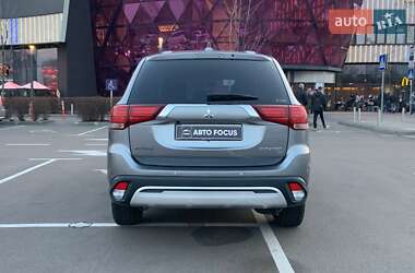 Позашляховик / Кросовер Mitsubishi Outlander 2019 в 