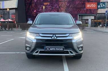 Позашляховик / Кросовер Mitsubishi Outlander 2019 в 