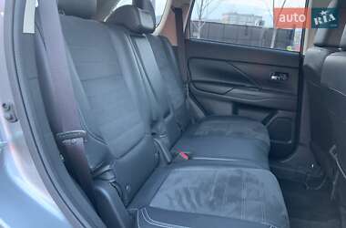 Позашляховик / Кросовер Mitsubishi Outlander 2019 в 