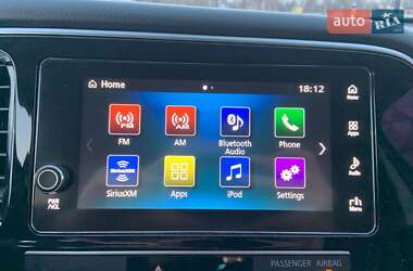Позашляховик / Кросовер Mitsubishi Outlander 2019 в 