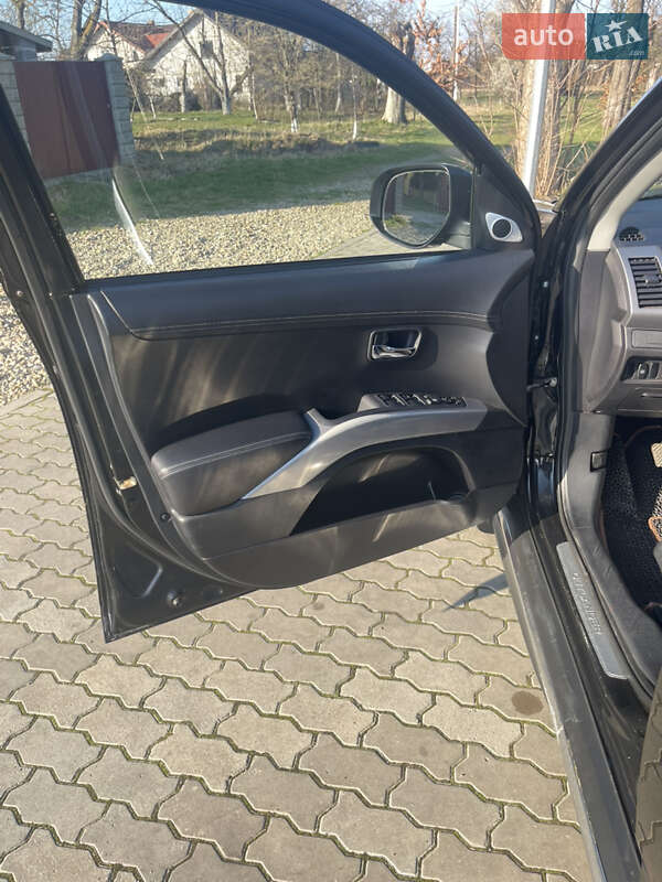 Внедорожник / Кроссовер Mitsubishi Outlander 2009 в Стрые