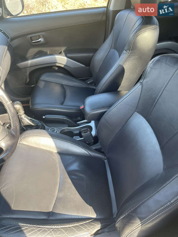 Внедорожник / Кроссовер Mitsubishi Outlander 2009 в Стрые