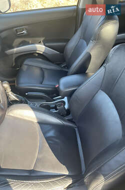 Внедорожник / Кроссовер Mitsubishi Outlander 2009 в 