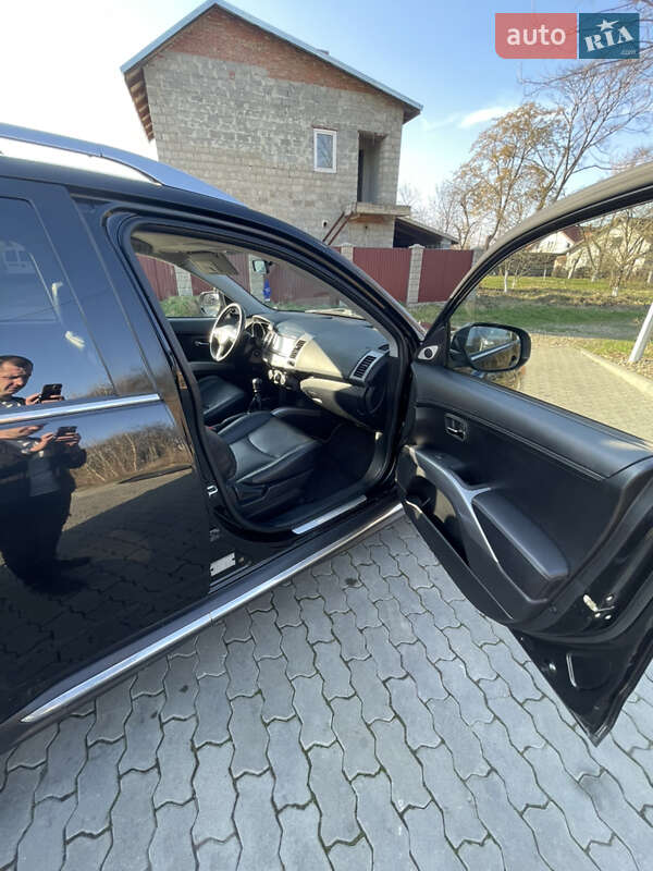 Внедорожник / Кроссовер Mitsubishi Outlander 2009 в Стрые