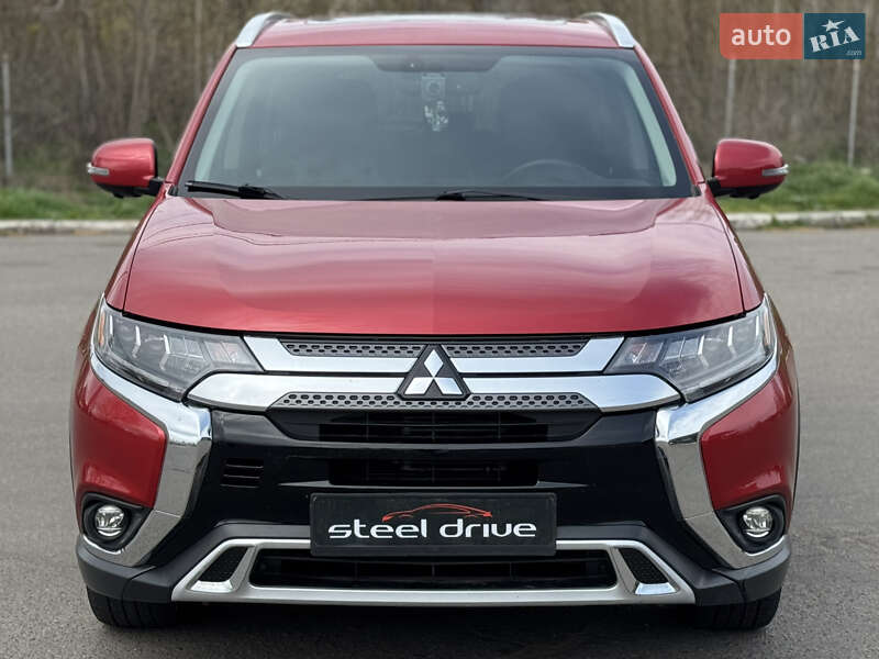 Внедорожник / Кроссовер Mitsubishi Outlander 2018 в Николаеве