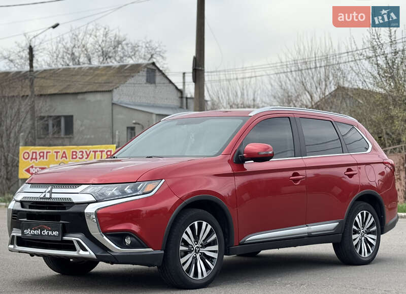 Внедорожник / Кроссовер Mitsubishi Outlander 2018 в Николаеве