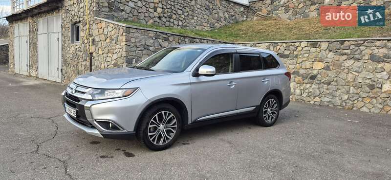 Внедорожник / Кроссовер Mitsubishi Outlander 2015 в Белой Церкви фото 4 Внедорожник / Кроссовер Mitsubishi Outlander 2015 в Белой Церкви