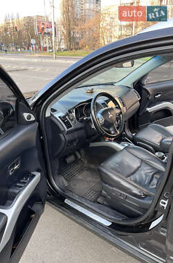 Внедорожник / Кроссовер Mitsubishi Outlander 2008 в 