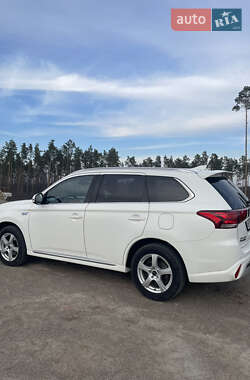 Позашляховик / Кросовер Mitsubishi Outlander 2019 в 