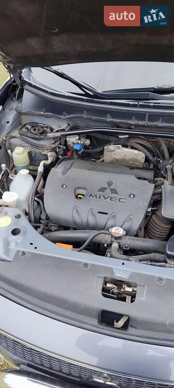 Позашляховик / Кросовер Mitsubishi Outlander 2010 в Харкові