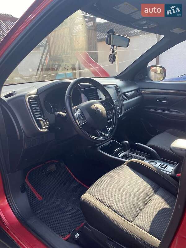 Позашляховик / Кросовер Mitsubishi Outlander 2017 в Кам'янці-Бузькій