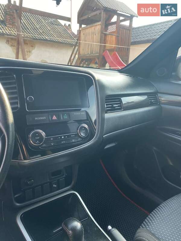 Позашляховик / Кросовер Mitsubishi Outlander 2017 в Кам'янці-Бузькій