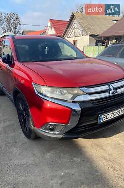 Внедорожник / Кроссовер Mitsubishi Outlander 2017 в 