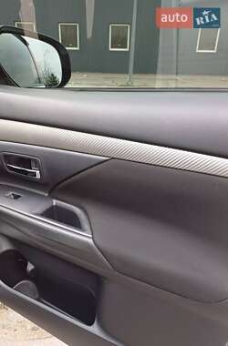 Внедорожник / Кроссовер Mitsubishi Outlander 2013 в 
