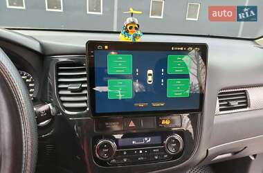 Внедорожник / Кроссовер Mitsubishi Outlander 2013 в 