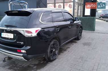 Позашляховик / Кросовер Mitsubishi Outlander 2014 в 