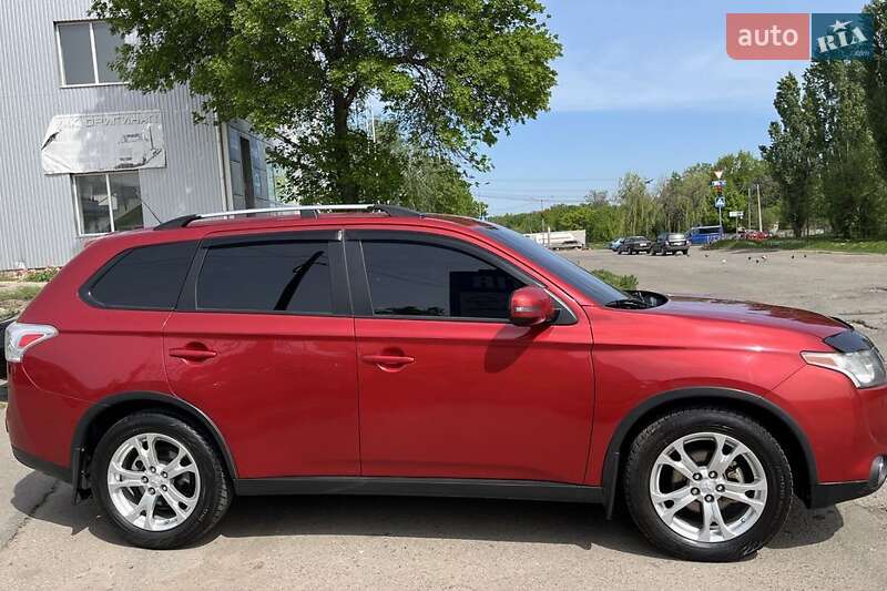 Внедорожник / Кроссовер Mitsubishi Outlander 2014 в Львове