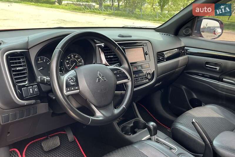 Внедорожник / Кроссовер Mitsubishi Outlander 2014 в Львове
