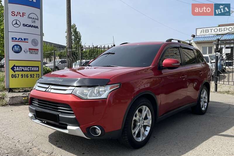 Внедорожник / Кроссовер Mitsubishi Outlander 2014 в Львове