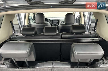 Внедорожник / Кроссовер Mitsubishi Outlander 2016 в 