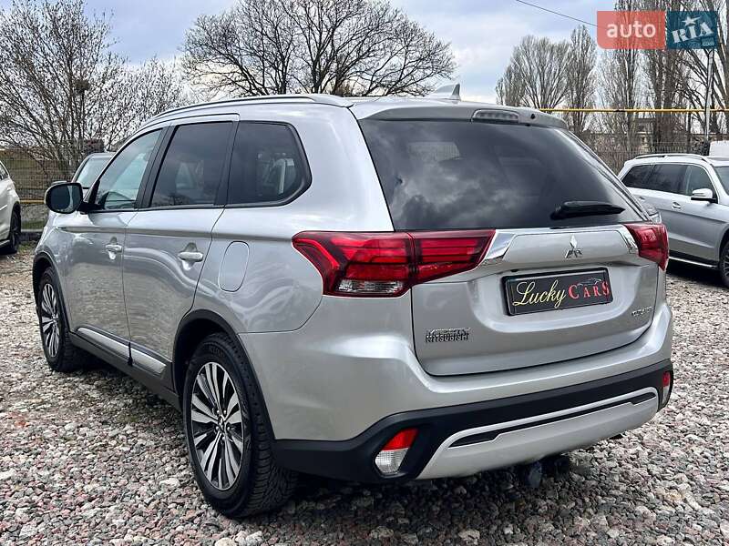 Позашляховик / Кросовер Mitsubishi Outlander 2018 в Одесі