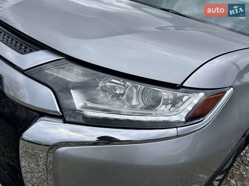 Позашляховик / Кросовер Mitsubishi Outlander 2018 в Одесі