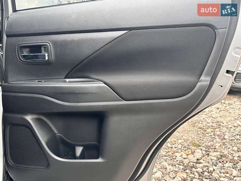 Позашляховик / Кросовер Mitsubishi Outlander 2018 в Одесі