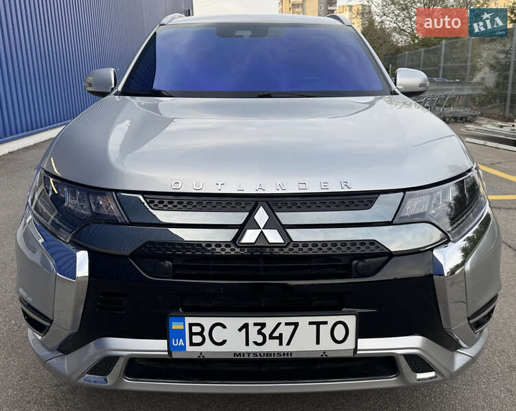 Позашляховик / Кросовер Mitsubishi Outlander 2020 в Львові