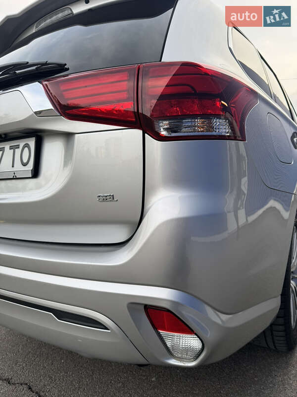 Позашляховик / Кросовер Mitsubishi Outlander 2020 в Львові