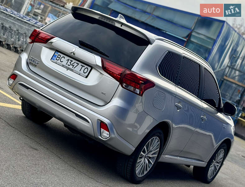 Позашляховик / Кросовер Mitsubishi Outlander 2020 в Львові