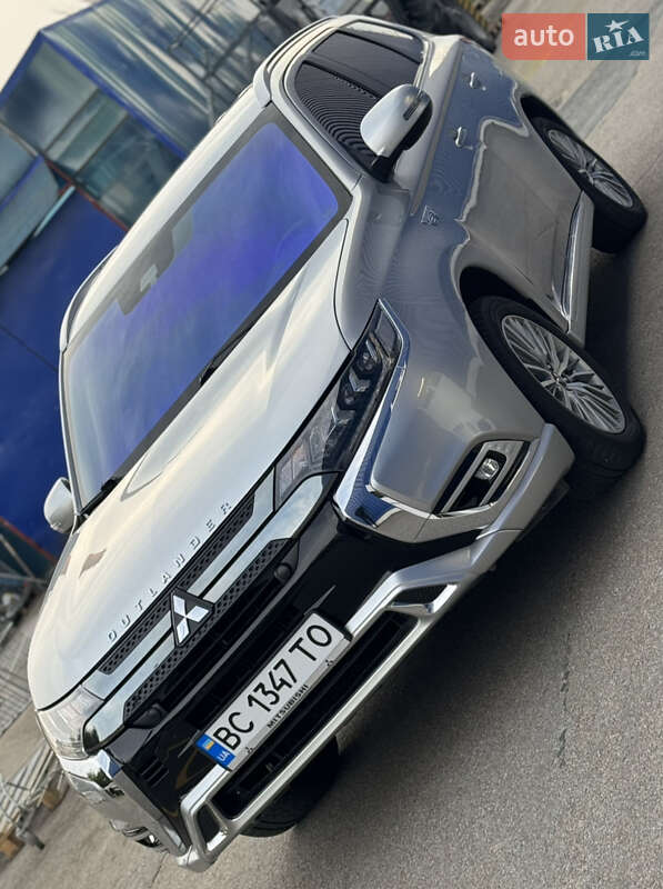 Позашляховик / Кросовер Mitsubishi Outlander 2020 в Львові