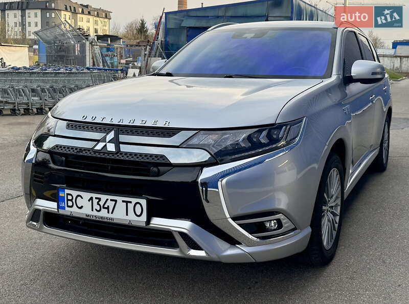 Позашляховик / Кросовер Mitsubishi Outlander 2020 в Львові