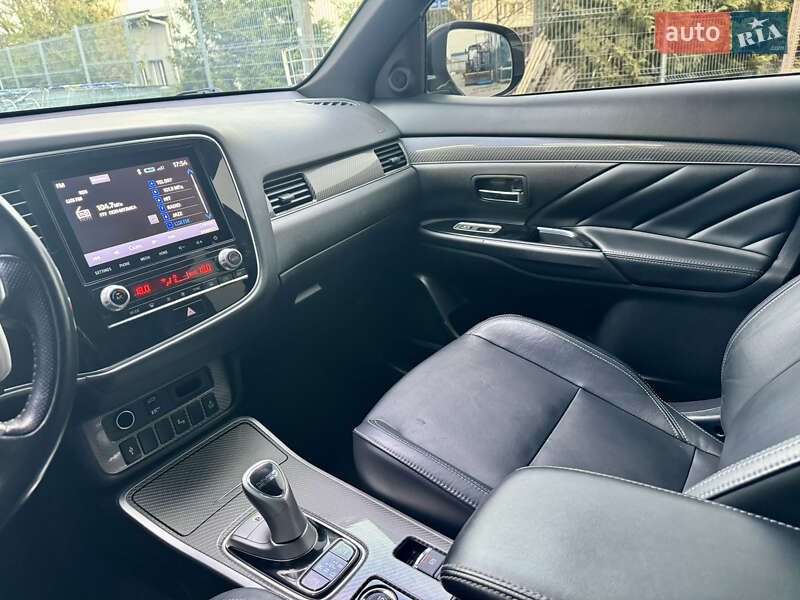 Позашляховик / Кросовер Mitsubishi Outlander 2020 в Львові