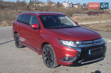 Внедорожник / Кроссовер Mitsubishi Outlander 2017 в 