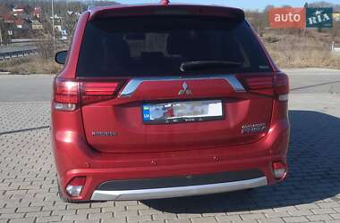 Внедорожник / Кроссовер Mitsubishi Outlander 2017 в 