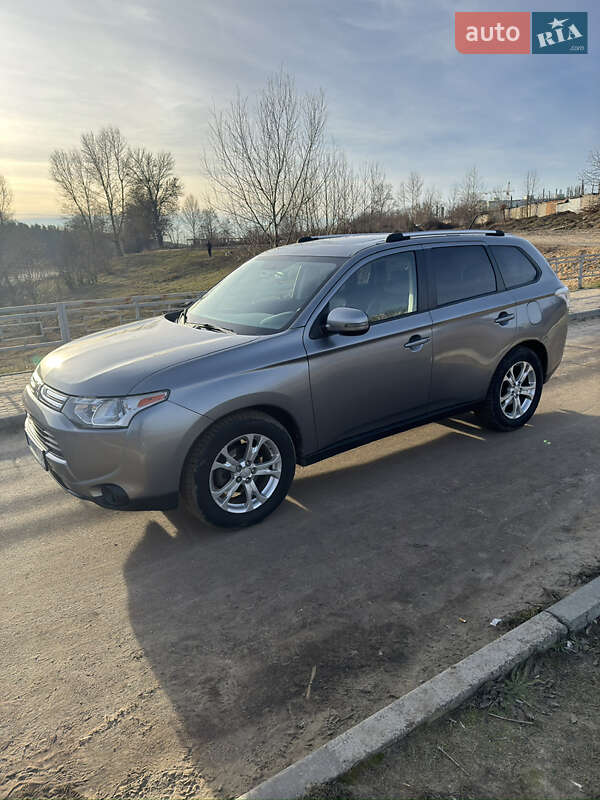 Позашляховик / Кросовер Mitsubishi Outlander 2013 в Чернігові