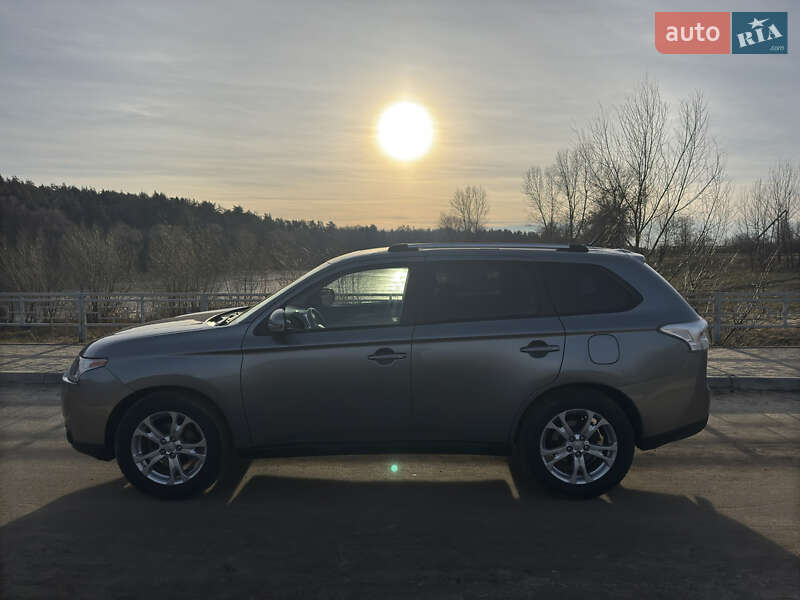 Позашляховик / Кросовер Mitsubishi Outlander 2013 в Чернігові