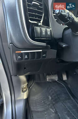 Внедорожник / Кроссовер Mitsubishi Outlander 2019 в 