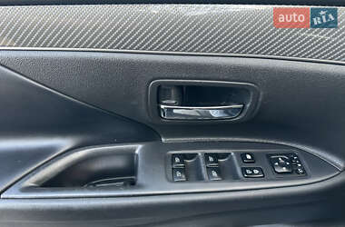 Внедорожник / Кроссовер Mitsubishi Outlander 2019 в 