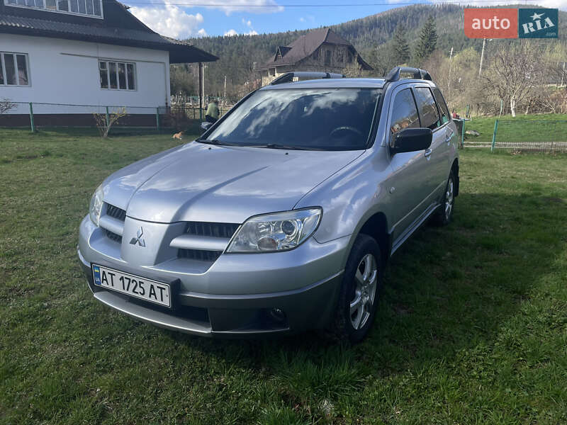 Внедорожник / Кроссовер Mitsubishi Outlander 2005 в Яремче