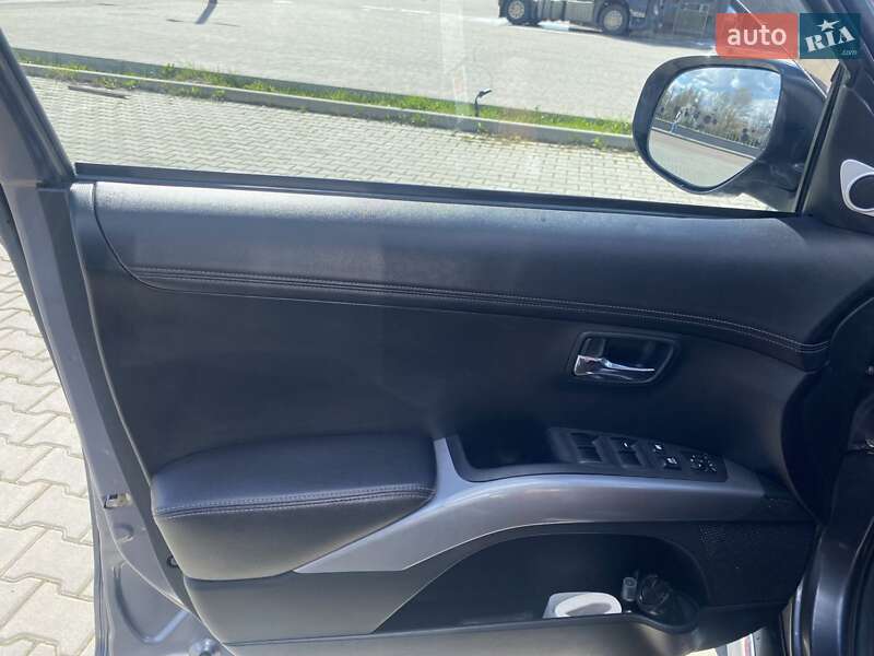 Позашляховик / Кросовер Mitsubishi Outlander 2010 в Дрогобичі