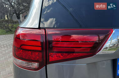 Внедорожник / Кроссовер Mitsubishi Outlander 2019 в 