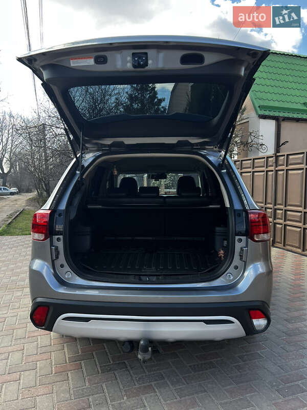 Внедорожник / Кроссовер Mitsubishi Outlander 2019 в Харькове
