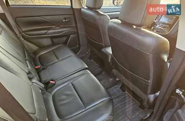Внедорожник / Кроссовер Mitsubishi Outlander 2012 в 