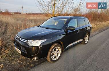 Внедорожник / Кроссовер Mitsubishi Outlander 2012 в 
