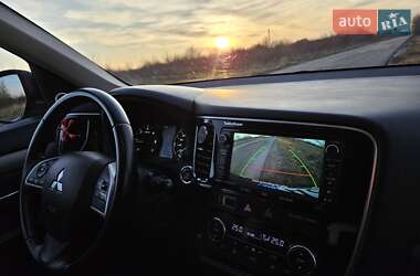 Внедорожник / Кроссовер Mitsubishi Outlander 2012 в 